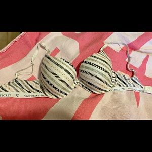 Victoria’s Secret Padded bra 32DD